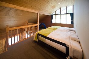 Holiday House Green Garden