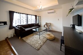 Holiday House Green Garden