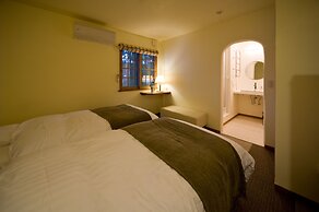 Holiday House Green Garden