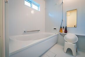 Holiday House Green Garden