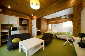 Holiday House Green Garden