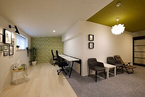 Holiday House Green Garden