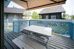 Holiday House Green Garden