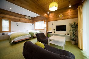 Holiday House Green Garden