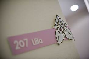 Holiday House Green Garden