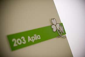 Holiday House Green Garden