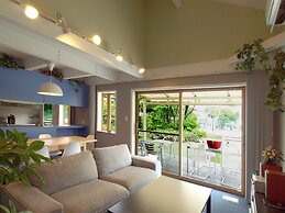 Holiday House Green Garden