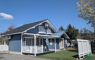 Holiday House Green Garden