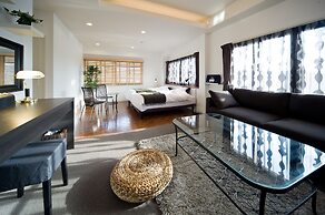 Holiday House Green Garden