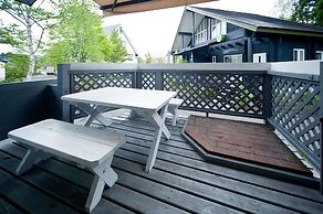 Holiday House Green Garden