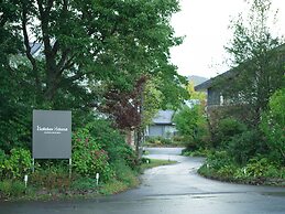 Holiday House Green Garden