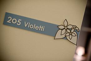 Holiday House Green Garden