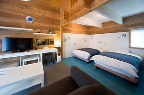 Holiday House Green Garden