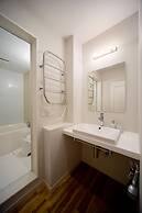 Holiday House Green Garden