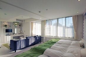 Holiday House Green Garden