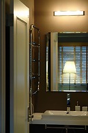 Holiday House Green Garden