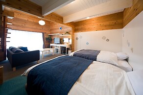 Holiday House Green Garden