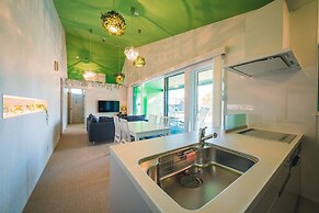 Holiday House Green Garden