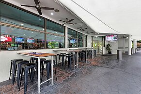 Cannonvale Reef Gateway Hotel