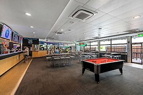 Cannonvale Reef Gateway Hotel