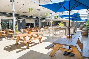 Cannonvale Reef Gateway Hotel