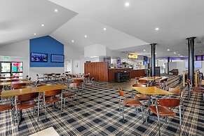 Cannonvale Reef Gateway Hotel