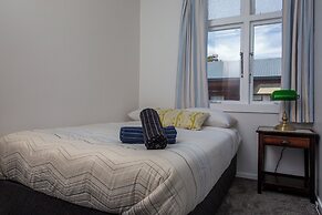 Moana Lodge - Guest House