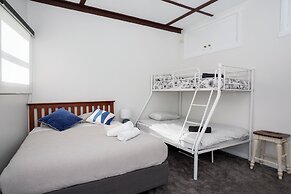 Moana Lodge - Guest House