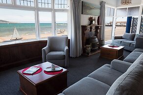 Moana Lodge - Guest House