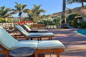 Malibu Country Inn