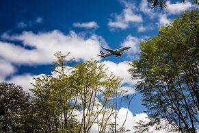 Hosteria Airport Garden