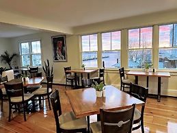 Harborside Inn