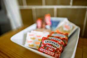 Connie's Comfort Suites