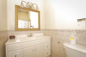 Connie's Comfort Suites