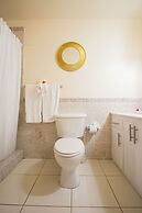 Connie's Comfort Suites