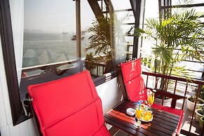 Garden Bay Luxury Cruise