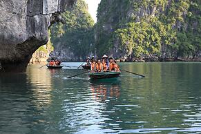 Garden Bay Luxury Cruise