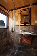 Garden Bay Luxury Cruise