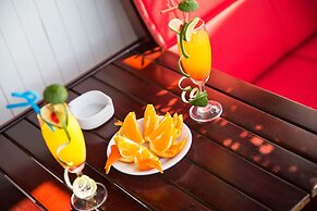 Garden Bay Luxury Cruise