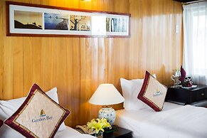 Garden Bay Luxury Cruise