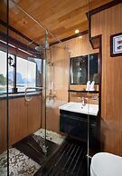 Garden Bay Luxury Cruise