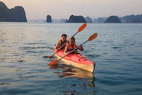 Garden Bay Luxury Cruise