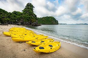 Garden Bay Luxury Cruise