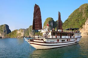 Garden Bay Luxury Cruise