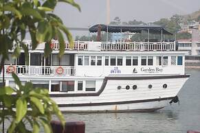 Garden Bay Luxury Cruise