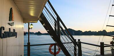 Garden Bay Luxury Cruise