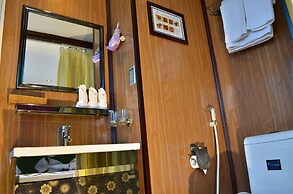 Garden Bay Luxury Cruise