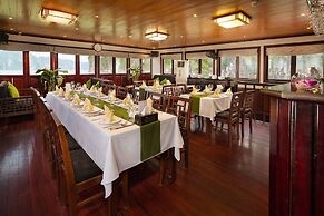 Garden Bay Luxury Cruise