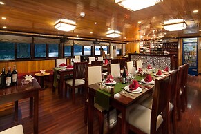 Garden Bay Luxury Cruise