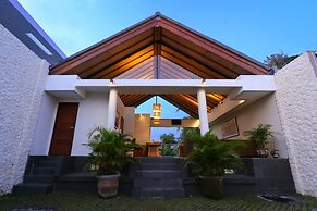 Royal Nyanyi Villa